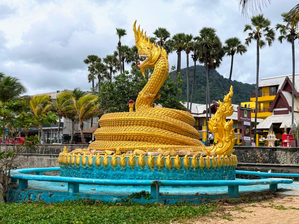 Subject-focused travel guide image showing the monument in isolation